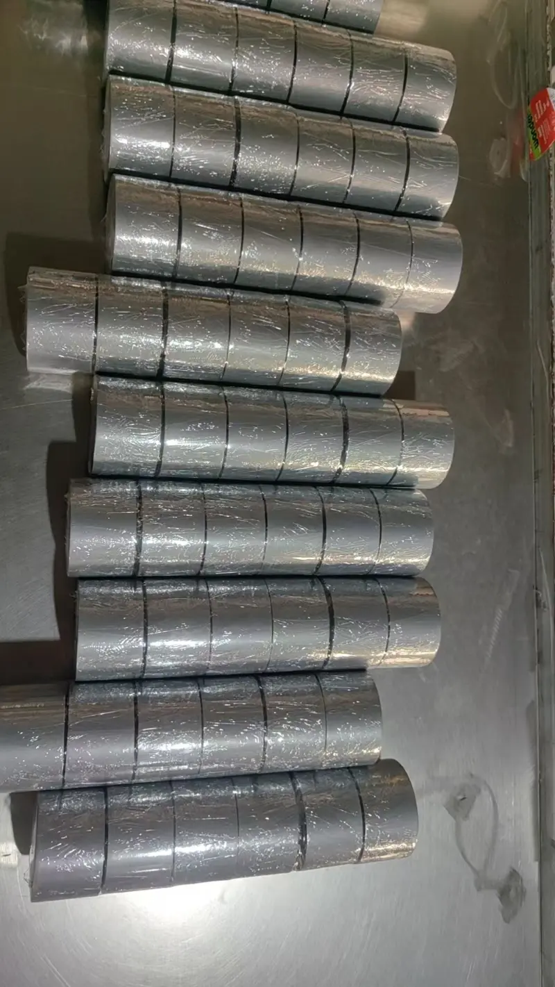 Разликата помеѓу лепилото на база на вода, лепилото на база на масло и топлото топено лепило