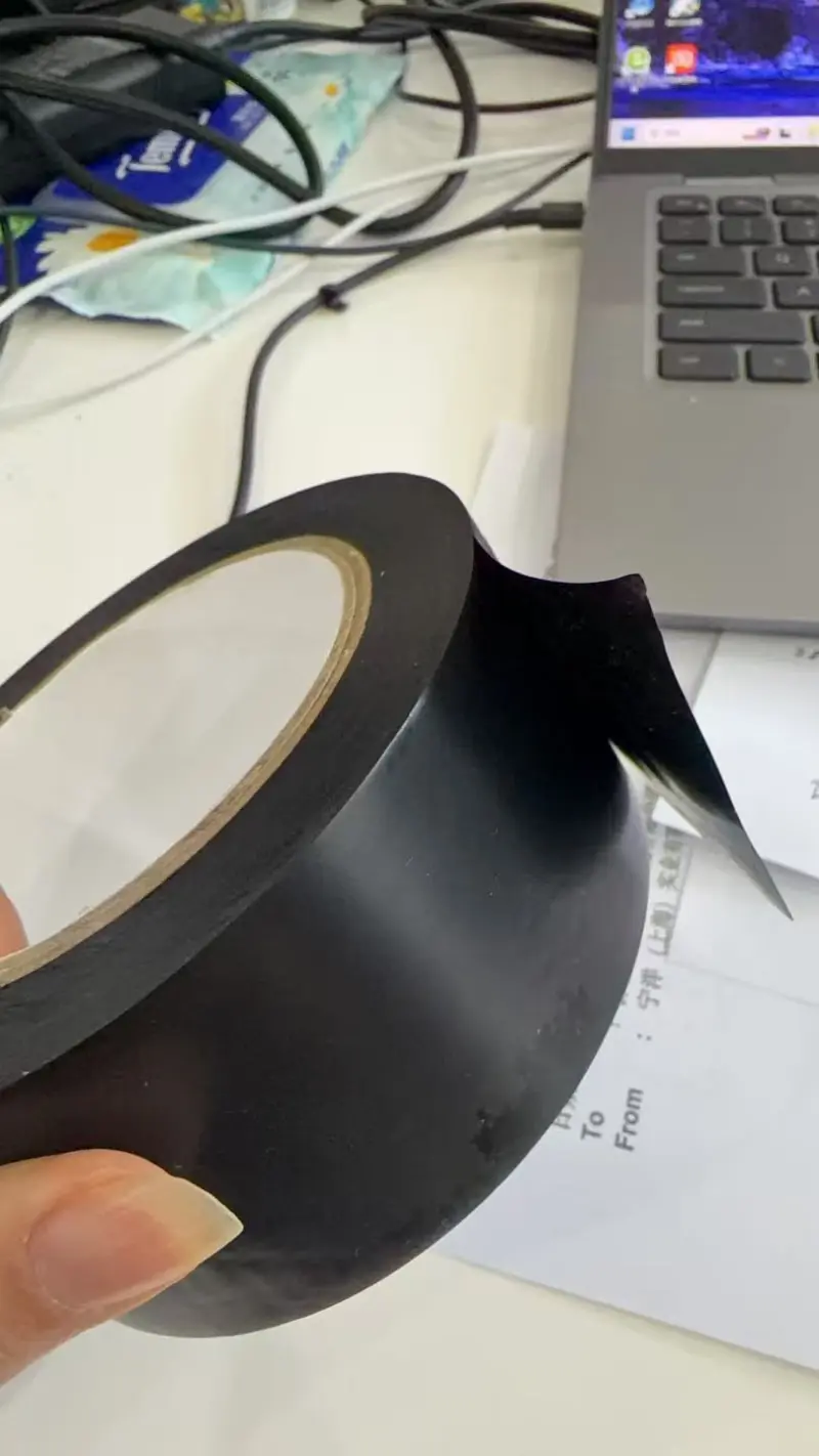 Дали платнената лента и „лепилото за платно“ се ист производ?